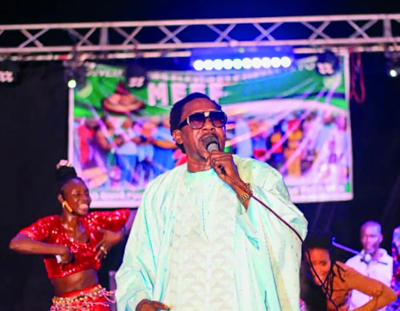 Vid o Abou Diouba Deh Le Rossignol Du Pulaagu Le Soleil vid-o-abou-diouba-deh-le-rossignol-du-pulaagu-le-soleil