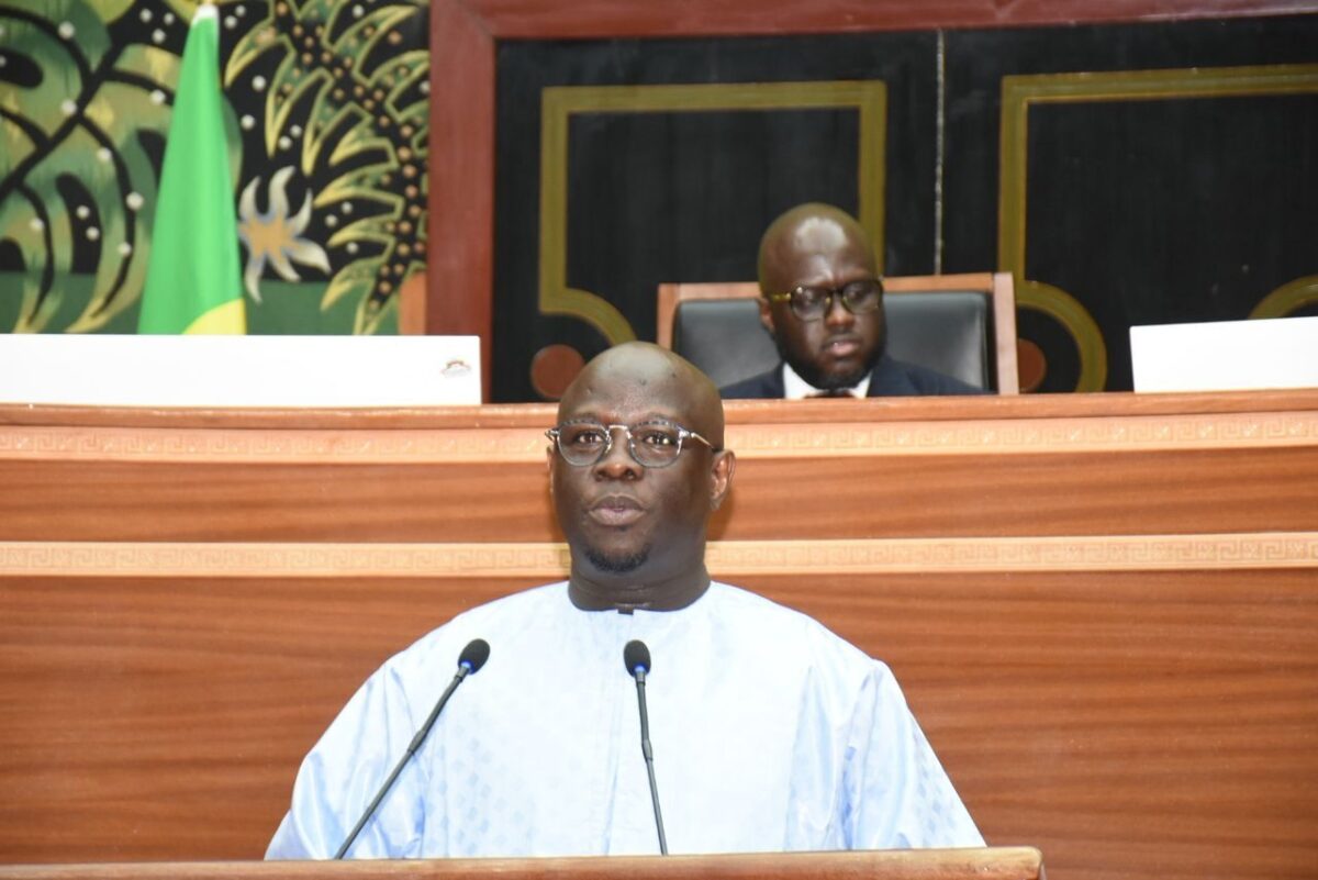Cheikh Diba, ministre des Finances et du Budget du Sénégal, est à l'Assemblée nationale ce 28 juin pour l’examen du projet de loi n° 11/2025 portant loi de finances rectificative pour l’année 2025