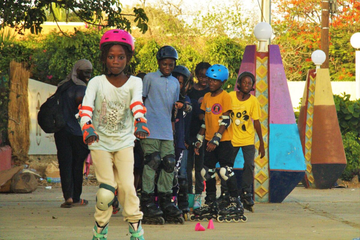 Des enfants rollers