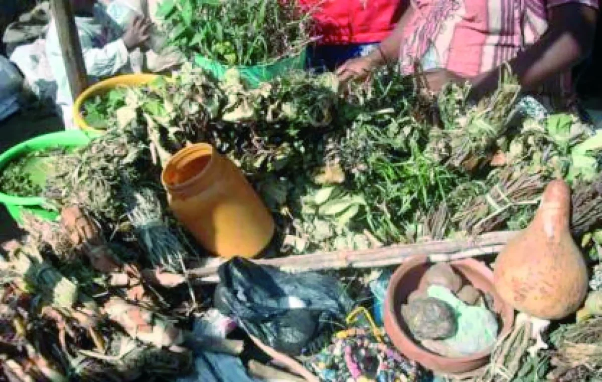 un étalage d'un vendeur de produits de la médine traditonnelle à Dakar