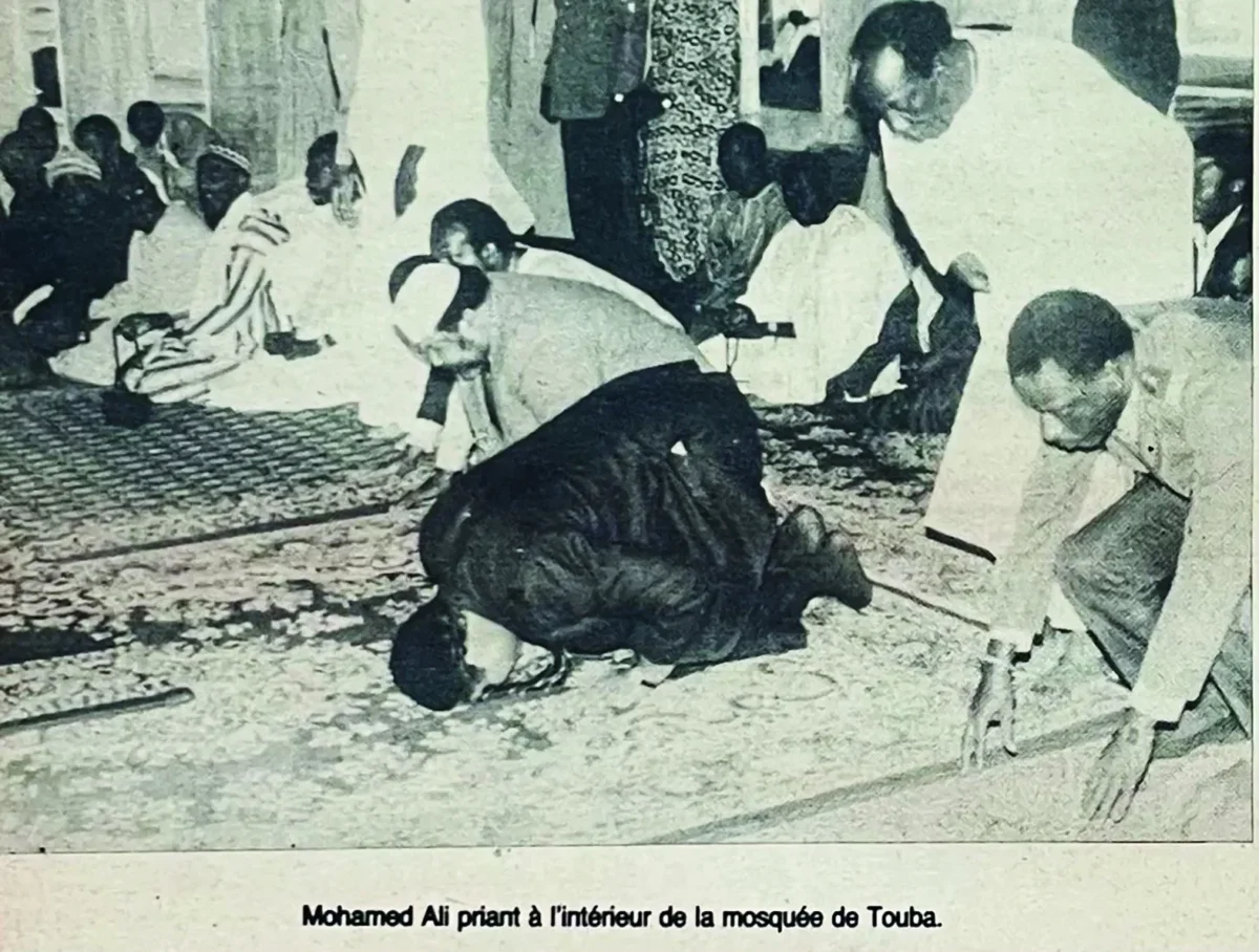 Le boxeur Mohamed Ali à Dakar (Sénégal) en 1989