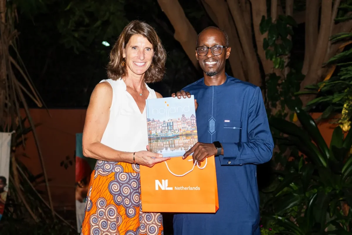 Carmen Hagenaars et le président de la Fsns, Magatte F. Dieye