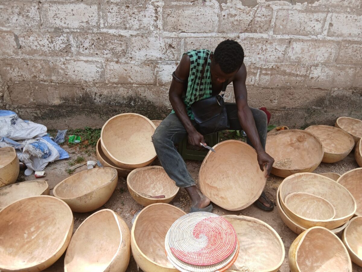 Hamidou Keïta, un jeune vendeur de calebasses rencontré à Ndiassane