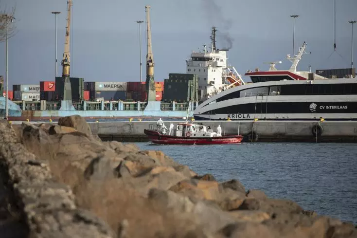 Hantavirus sur un navire de croisière : évacuation médicale « en cours » de trois cas suspects par le Cap-Vert (OMS)