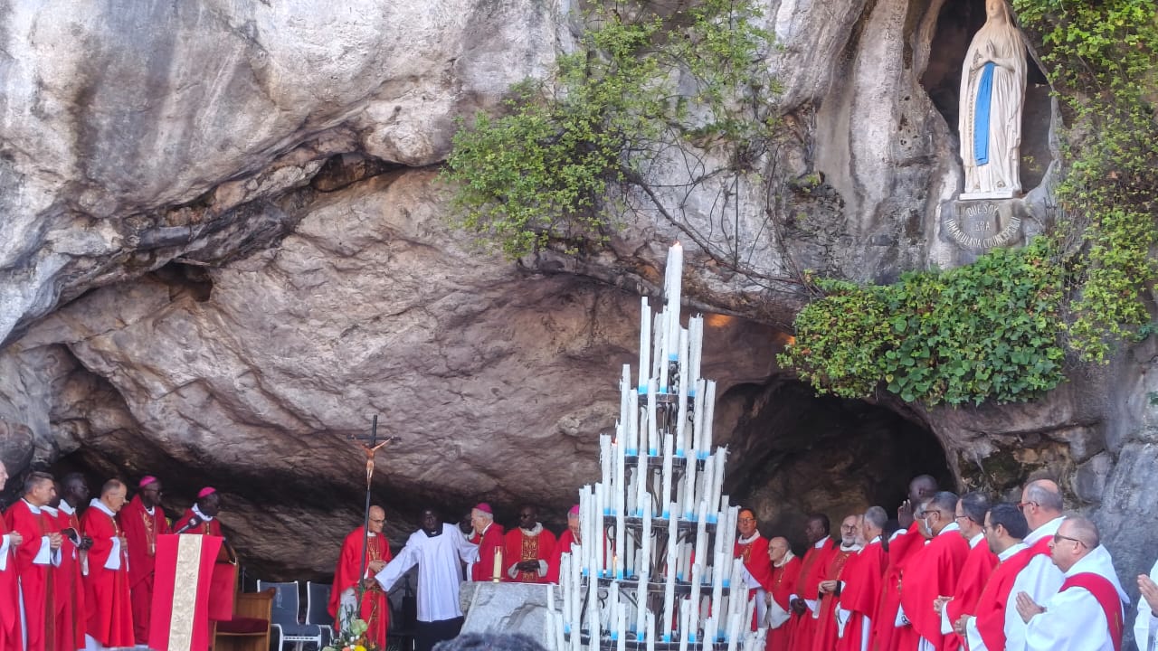 À Lourdes, les pèlerins de Justice et Paix vivent le geste de l’eau